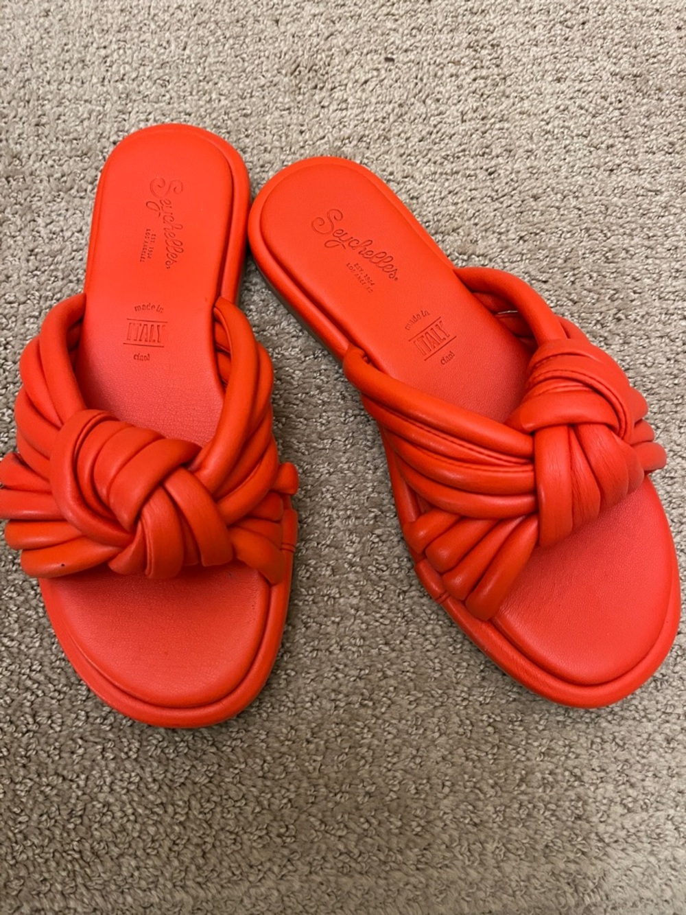 Seychelles made in Italy! So cute sandals! Orange!